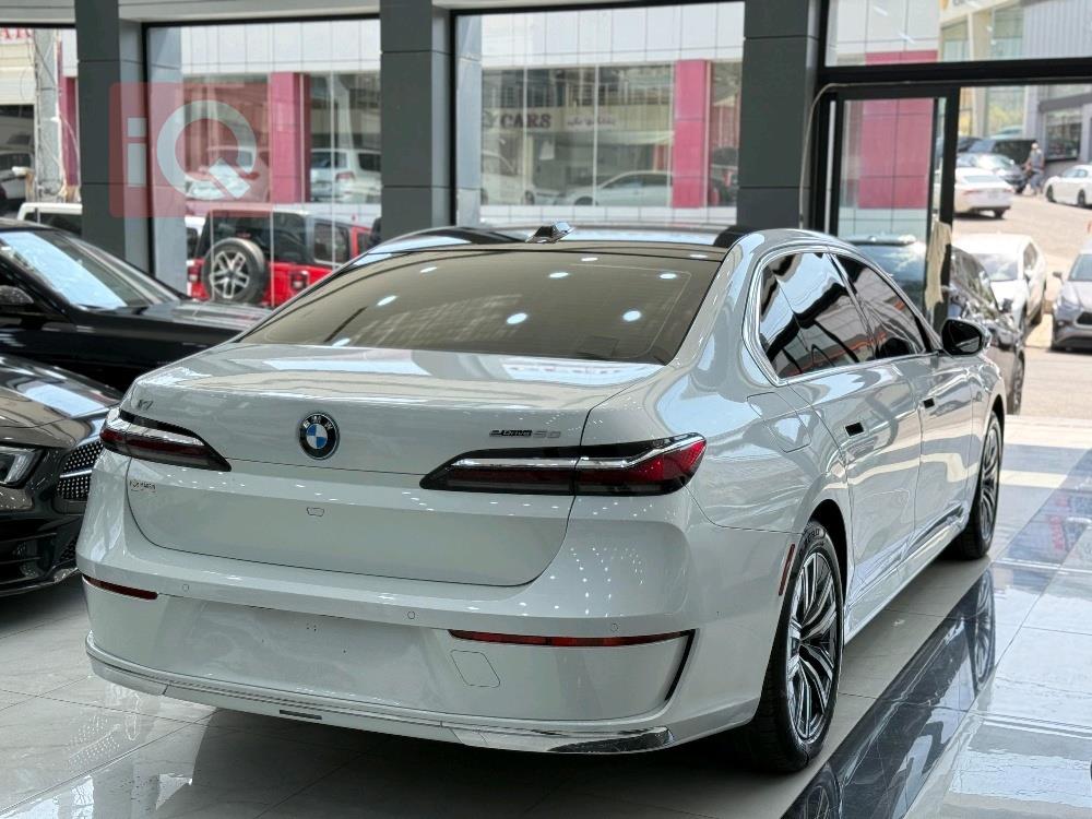 BMW i7